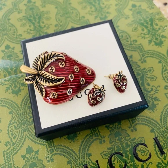 MATCHING SET❤️Gucci Enamel Strawberry ? Brooch & Earrings display picture 3